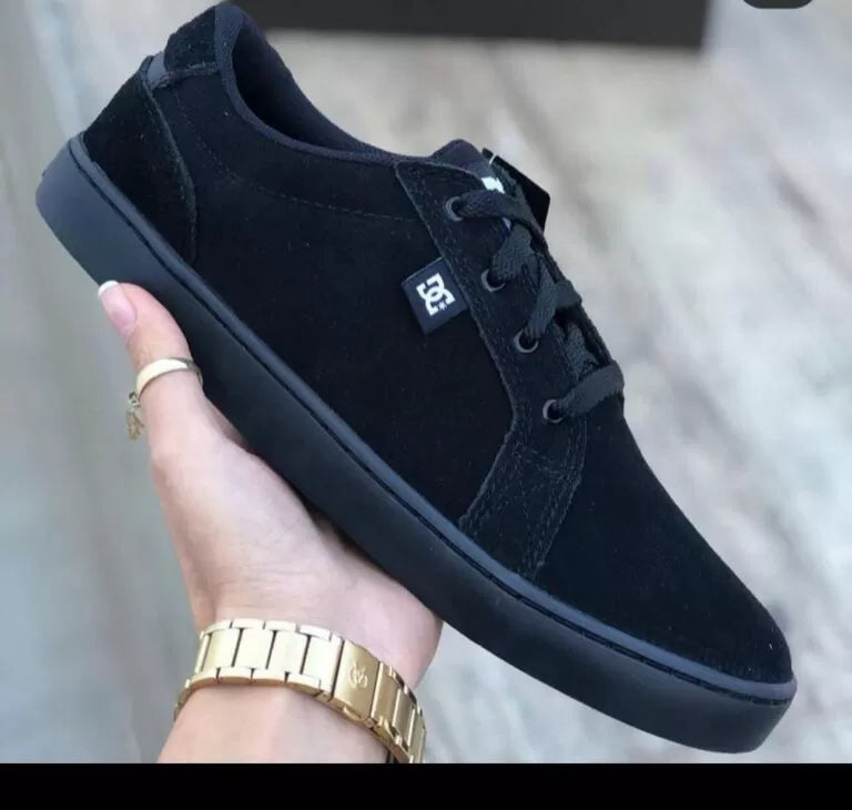 DC Shoes District